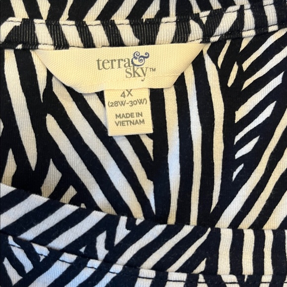 Terra & Sky Zebra Print Top in Black and White - Picture 8 of 9